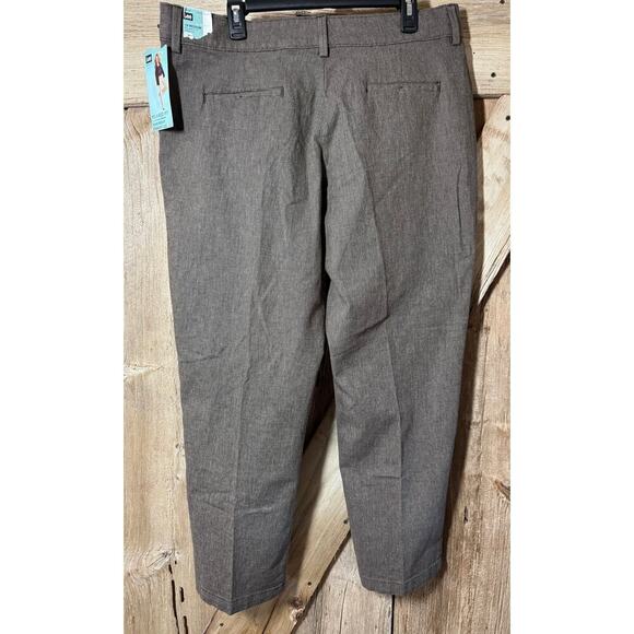 NWT Lee Relaxed Fit At The Waist Stretch Plain Front Straight Leg Pants 18 Med - Picture 3 of 10